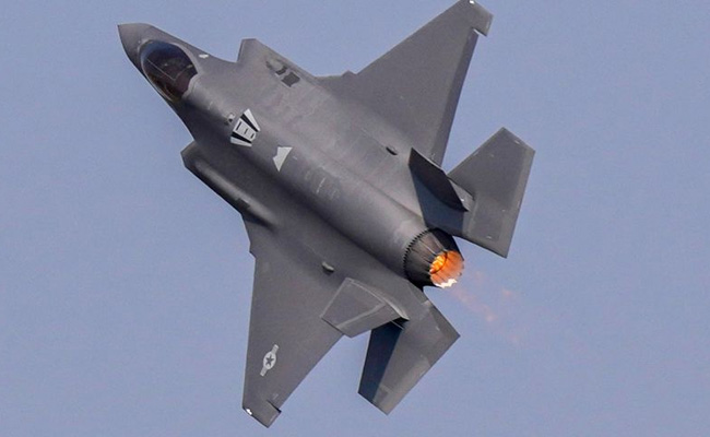 2 US aircraft go down, 1 crew member missing as war in Iran takes dramatic turn